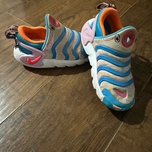 Nike Dynamo Go Doodle Kids Sneakers size 11